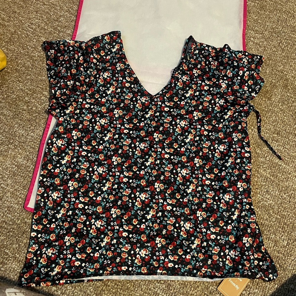 SHEIN Black Floral Pattern Shirt